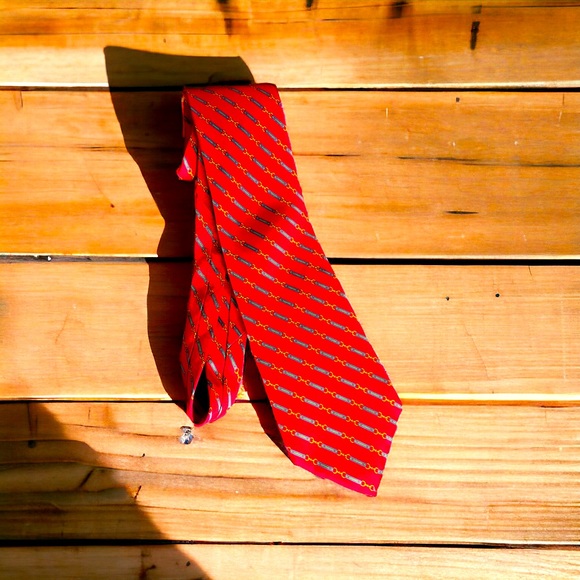 Burberry Mens 100% Silk Red Tie (61.5 x 4) - Picture 2 of 9